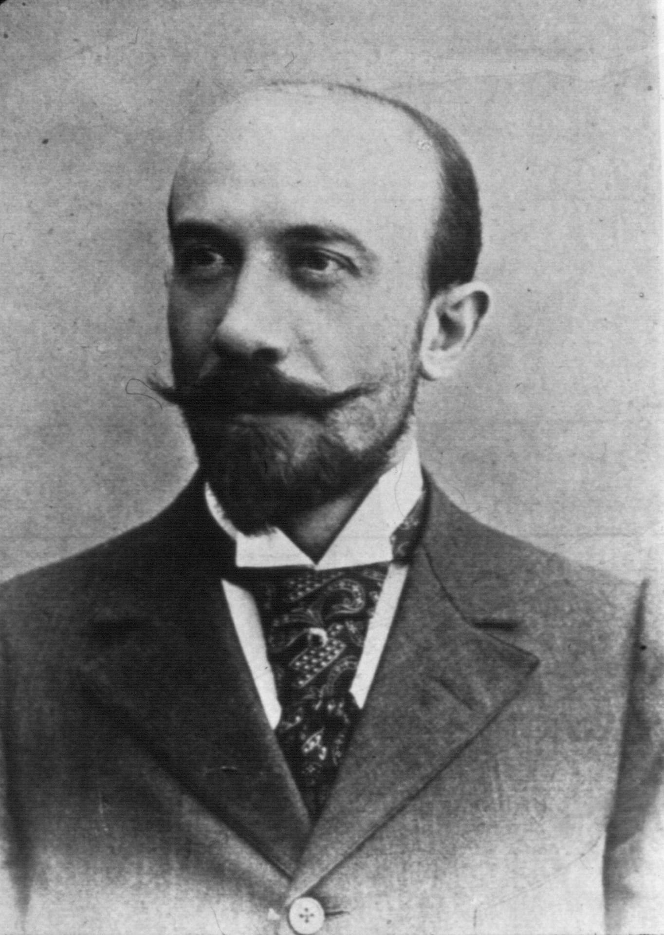 Biography of Georges Méliès (1868 - 1938) magician and father of motion picture special effects